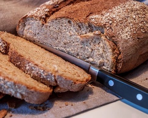 记者探访发现全麦面包真假难辨：掺杂小麦粉，涉嫌成分虚标