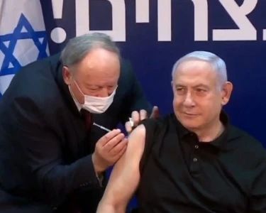 以色列总理接种新冠疫苗，还引用美宇航员登月名言