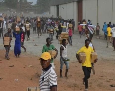 尼日利亚首都多处仓库被洗劫 政府下令将逮捕起诉参与者